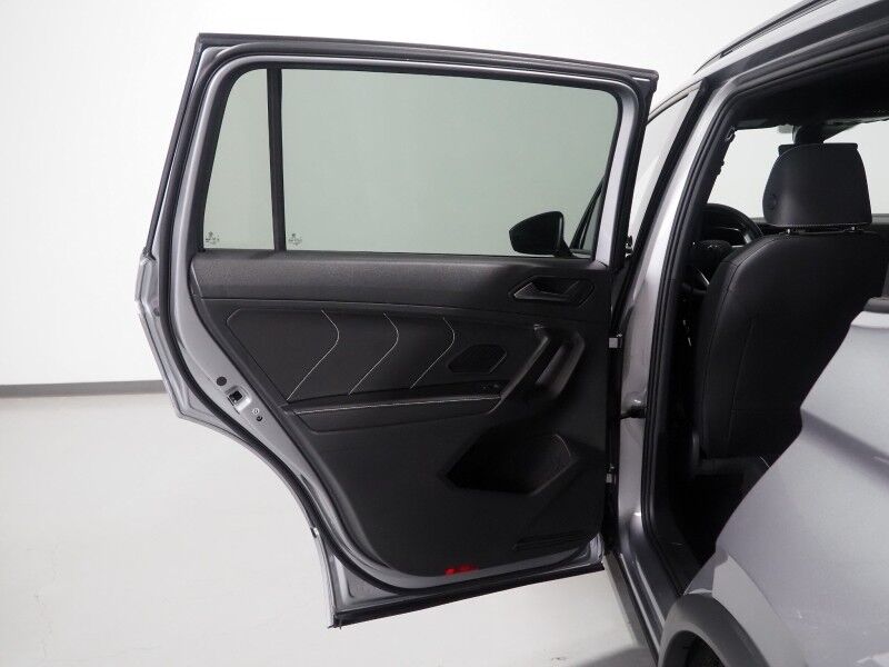 2023 Volkswagen Tiguan 2.0T SE R-Line Black *PANORAMA MOONROOF, ADAPTIVE CRUISE, DIGITAL COCKPIT, SAFETY ALERTS, BACKUP-CAMERA, COLOR TOUCHSCREEN, HEATED SEATS, 3RD ROW SEATING, REMOTE START, 19 INCH WHEELS, WIRELESS CHARGING, ANDROID & APPLE Round Rock TX