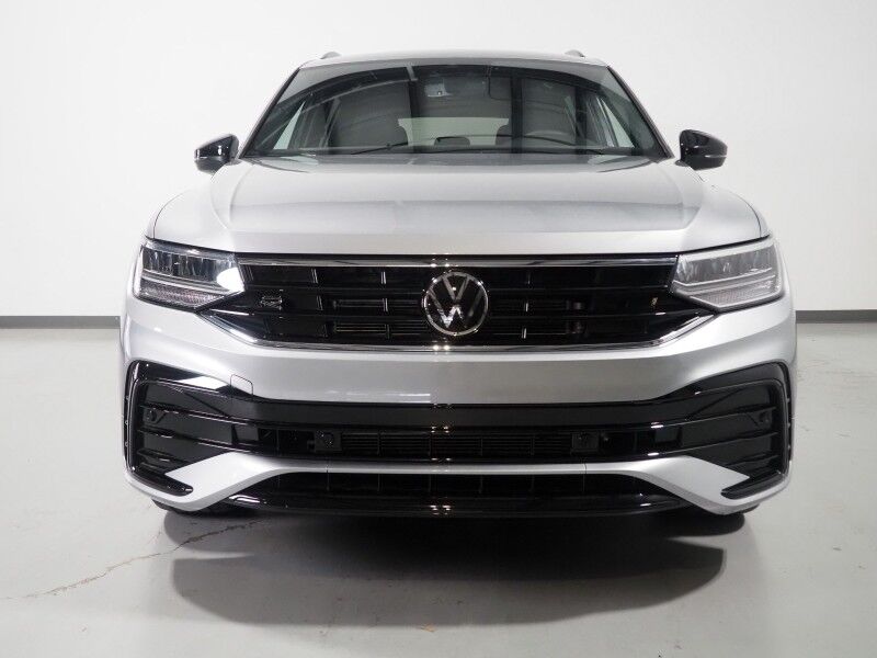 2023 Volkswagen Tiguan 2.0T SE R-Line Black *PANORAMA MOONROOF, ADAPTIVE CRUISE, DIGITAL COCKPIT, SAFETY ALERTS, BACKUP-CAMERA, COLOR TOUCHSCREEN, HEATED SEATS, 3RD ROW SEATING, REMOTE START, 19 INCH WHEELS, WIRELESS CHARGING, ANDROID & APPLE Round Rock TX