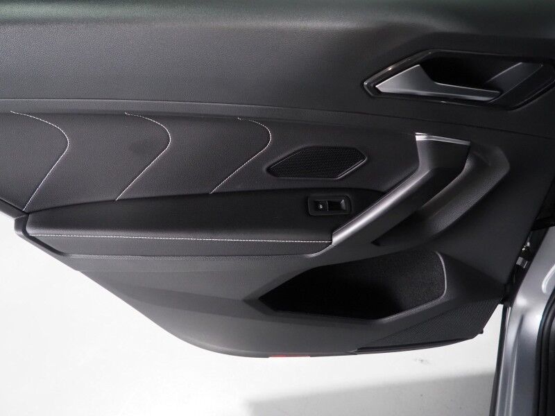 2023 Volkswagen Tiguan 2.0T SE R-Line Black *PANORAMA MOONROOF, ADAPTIVE CRUISE, DIGITAL COCKPIT, SAFETY ALERTS, BACKUP-CAMERA, COLOR TOUCHSCREEN, HEATED SEATS, 3RD ROW SEATING, REMOTE START, 19 INCH WHEELS, WIRELESS CHARGING, ANDROID & APPLE Round Rock TX