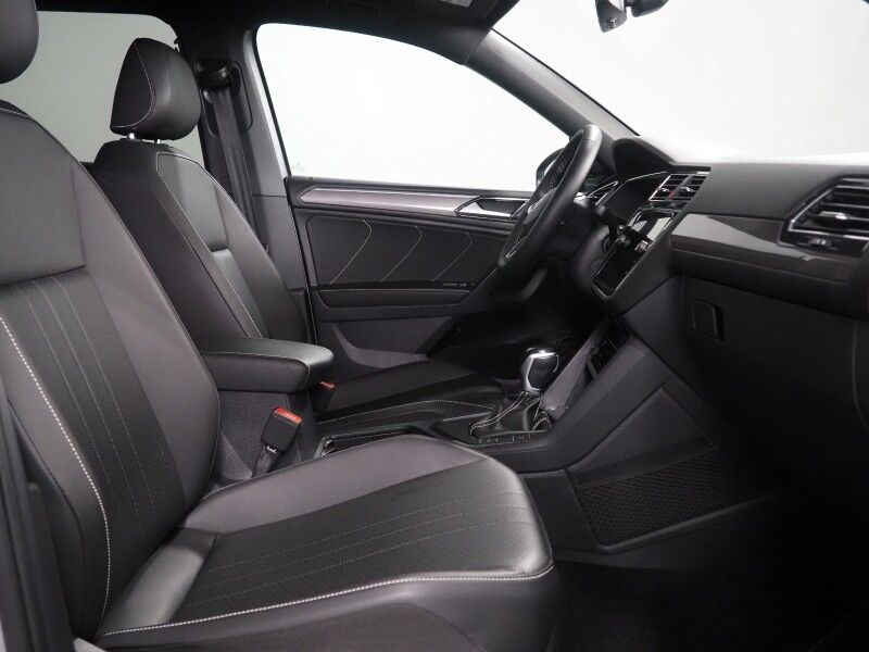 2023 Volkswagen Tiguan 2.0T SE R-Line Black *PANORAMA MOONROOF, ADAPTIVE CRUISE, DIGITAL COCKPIT, SAFETY ALERTS, BACKUP-CAMERA, COLOR TOUCHSCREEN, HEATED SEATS, 3RD ROW SEATING, REMOTE START, 19 INCH WHEELS, WIRELESS CHARGING, ANDROID & APPLE Round Rock TX
