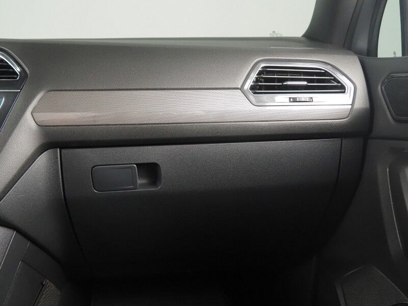 2023 Volkswagen Tiguan 2.0T SE R-Line Black *PANORAMA MOONROOF, ADAPTIVE CRUISE, DIGITAL COCKPIT, SAFETY ALERTS, BACKUP-CAMERA, COLOR TOUCHSCREEN, HEATED SEATS, 3RD ROW SEATING, REMOTE START, 19 INCH WHEELS, WIRELESS CHARGING, ANDROID & APPLE Round Rock TX