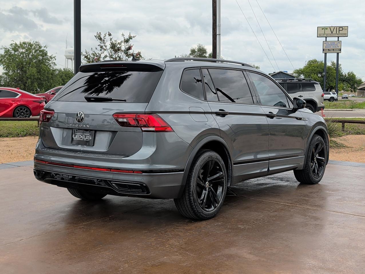 2023 Volkswagen Tiguan SE R-Line Black