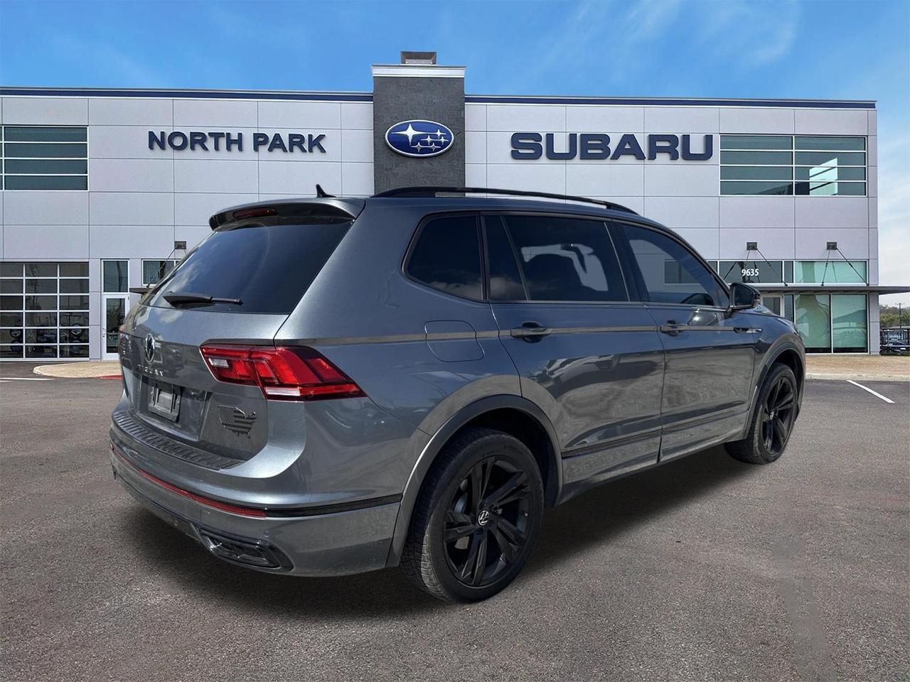 2023 Volkswagen Tiguan SE R-Line Black