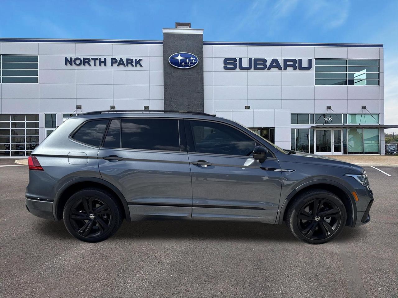2023 Volkswagen Tiguan SE R-Line Black