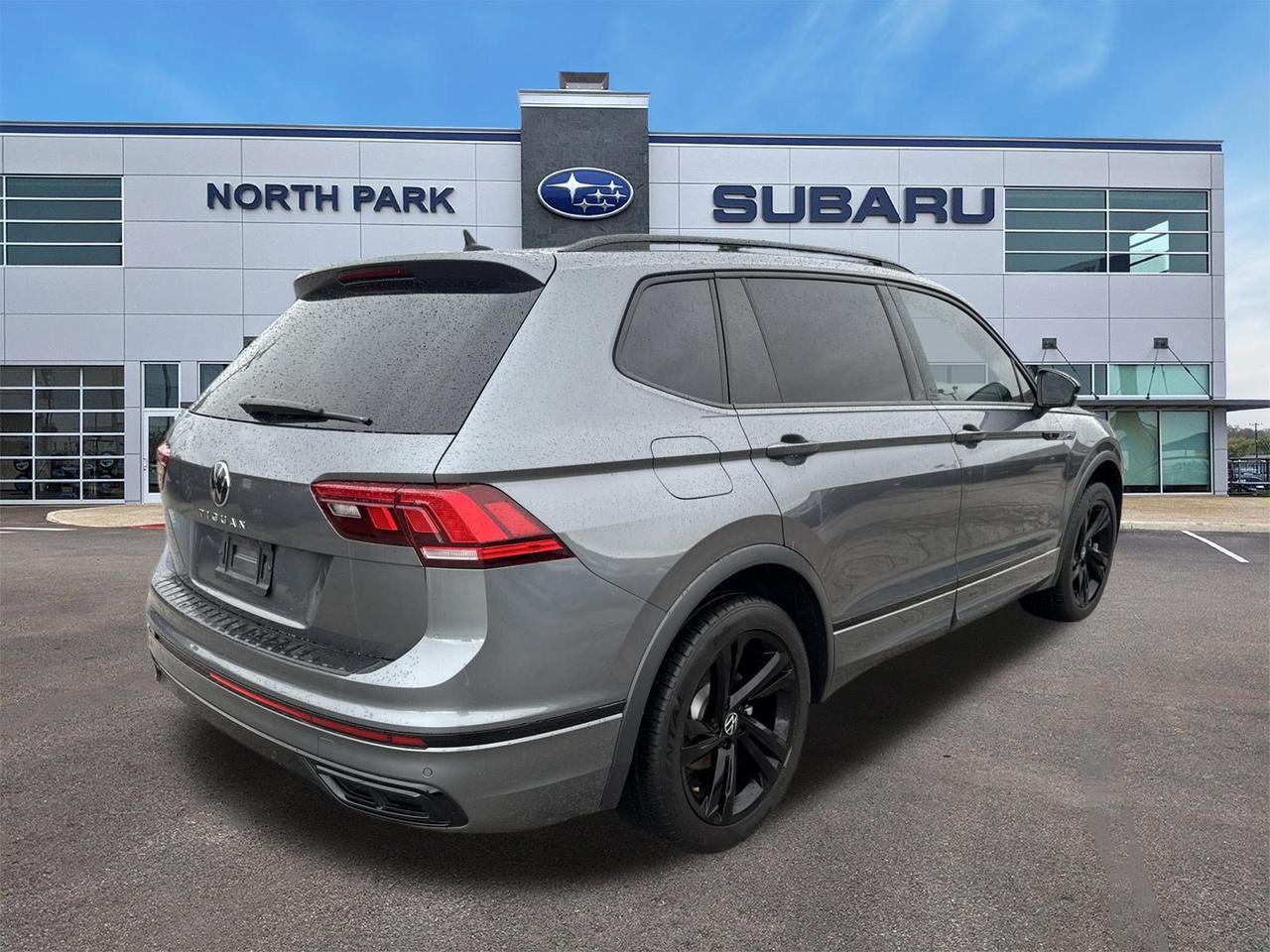 2023 Volkswagen Tiguan SE R-Line Black