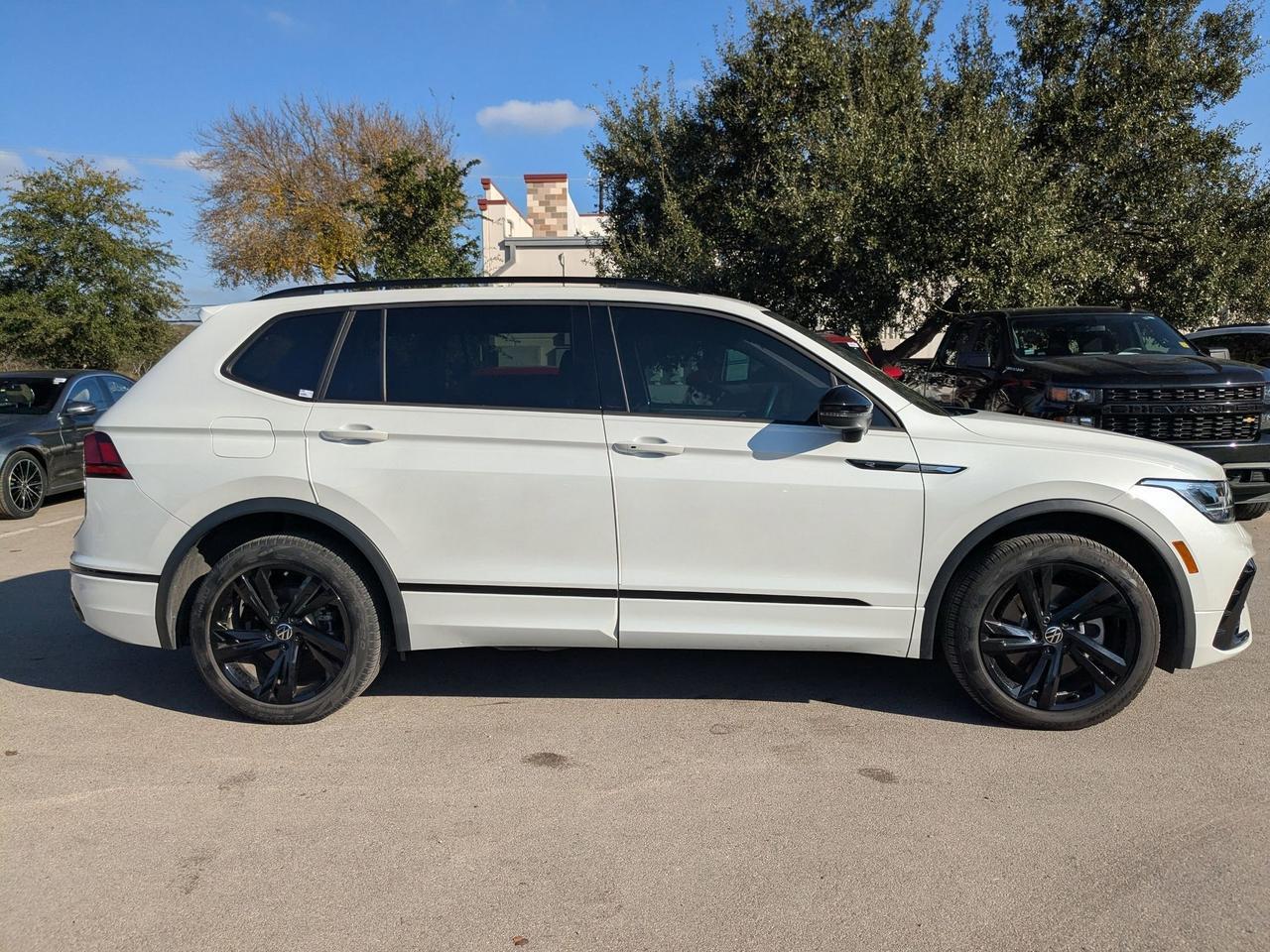 2023 Volkswagen Tiguan SE R-Line Black
