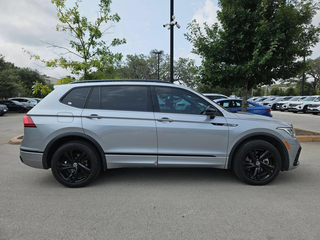 2023 Volkswagen Tiguan SE R-Line Black