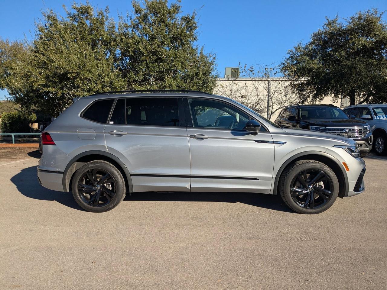 2023 Volkswagen Tiguan SE R-Line Black