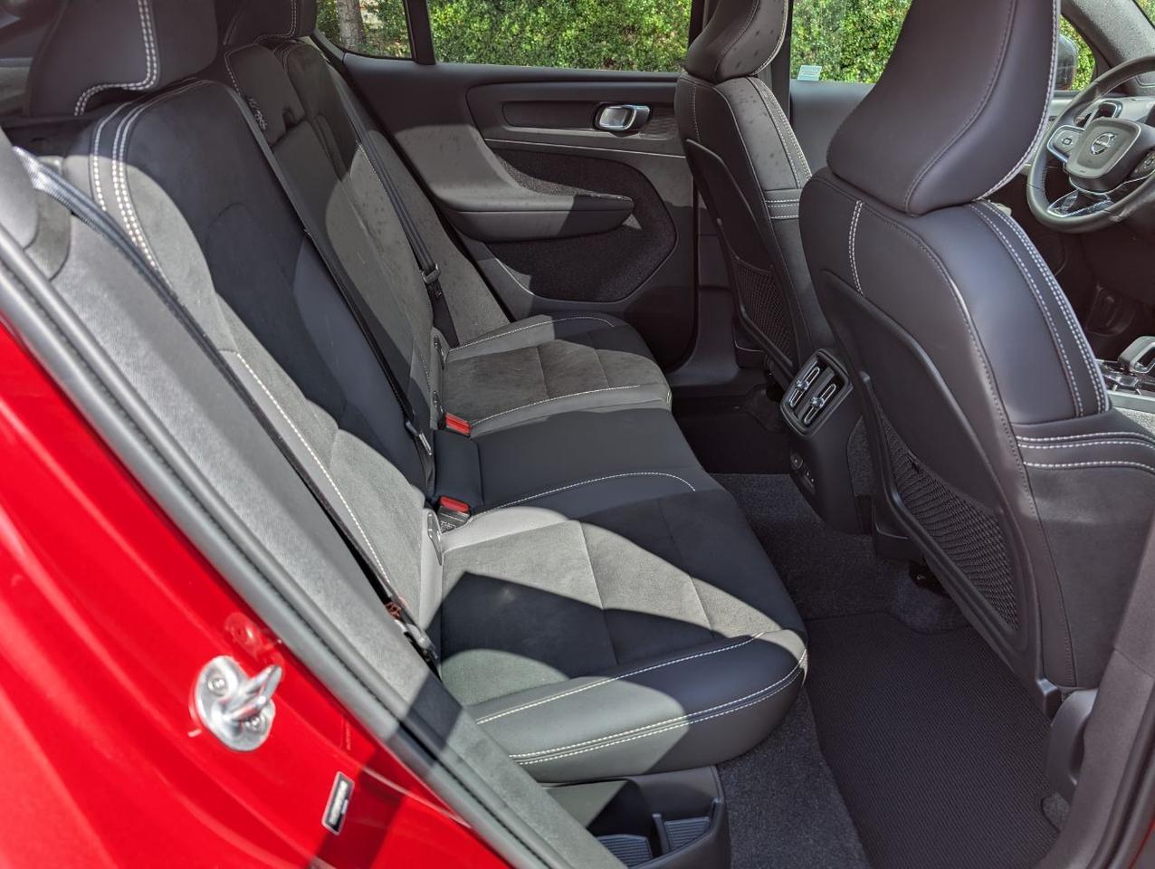 2023 Volvo C40 Recharge AWD Twin Motor ULTIMATE | 402hp, HK Premium Audio, Pilot Assist, 360 Cam, 4 Heated Seats & Wheel Portland OR