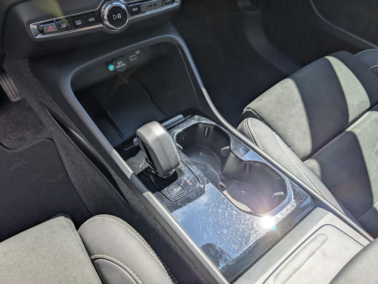 2023 Volvo C40 Recharge AWD Twin Motor ULTIMATE | 402hp, HK Premium Audio, Pilot Assist, 360 Cam, 4 Heated Seats & Wheel Portland OR