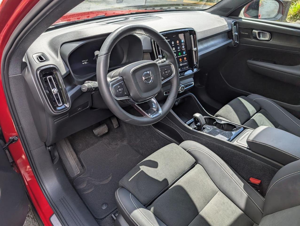 2023 Volvo C40 Recharge AWD Twin Motor ULTIMATE | 402hp, HK Premium Audio, Pilot Assist, 360 Cam, 4 Heated Seats & Wheel Portland OR