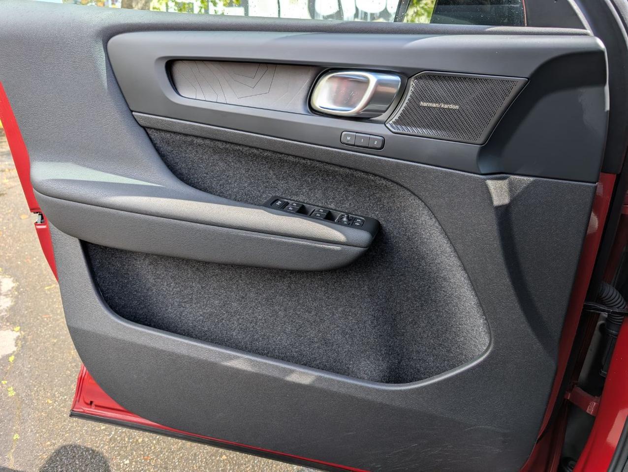 2023 Volvo C40 Recharge AWD Twin Motor ULTIMATE | 402hp, HK Premium Audio, Pilot Assist, 360 Cam, 4 Heated Seats & Wheel Portland OR