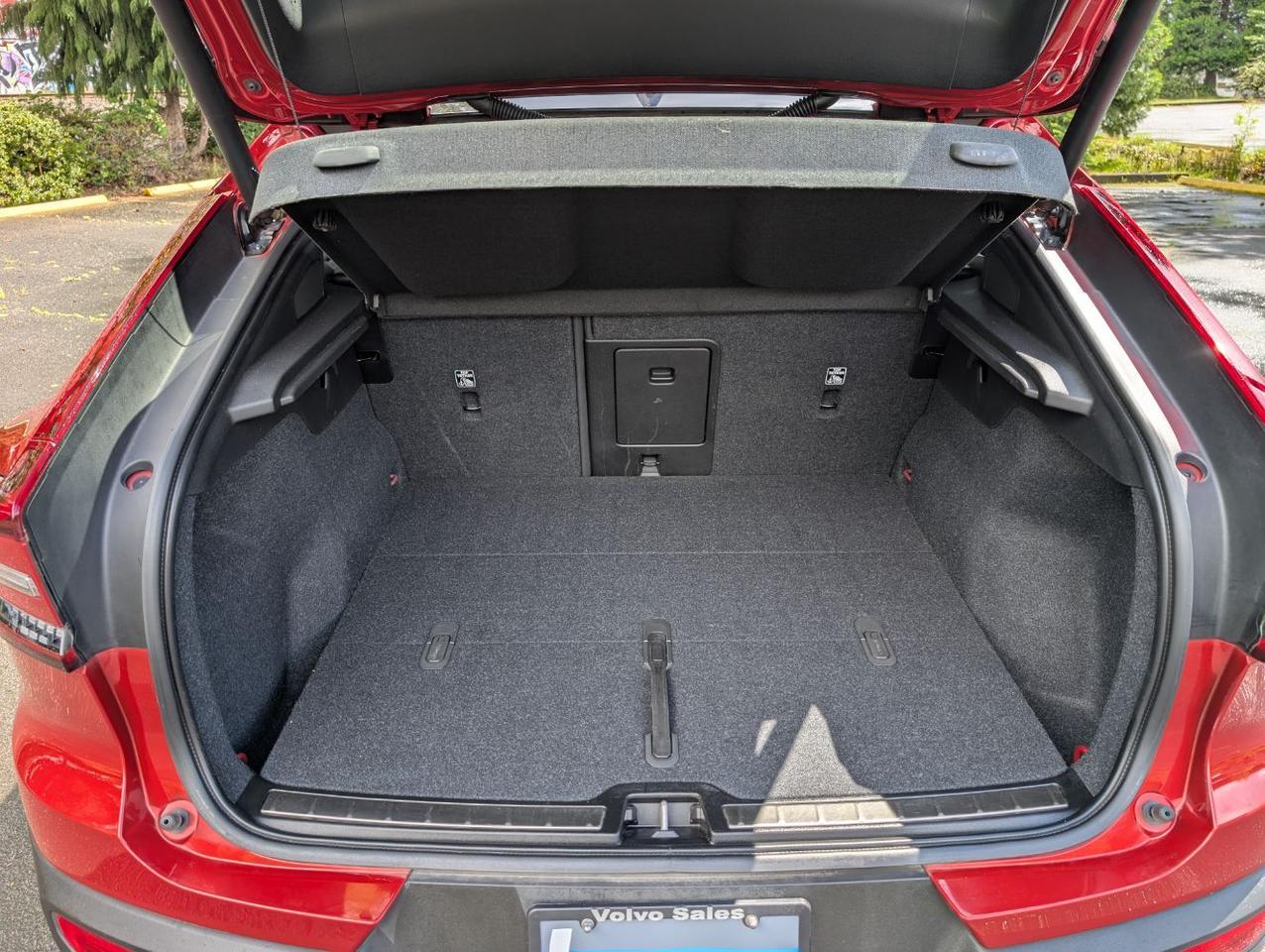 2023 Volvo C40 Recharge AWD Twin Motor ULTIMATE | 402hp, HK Premium Audio, Pilot Assist, 360 Cam, 4 Heated Seats & Wheel Portland OR