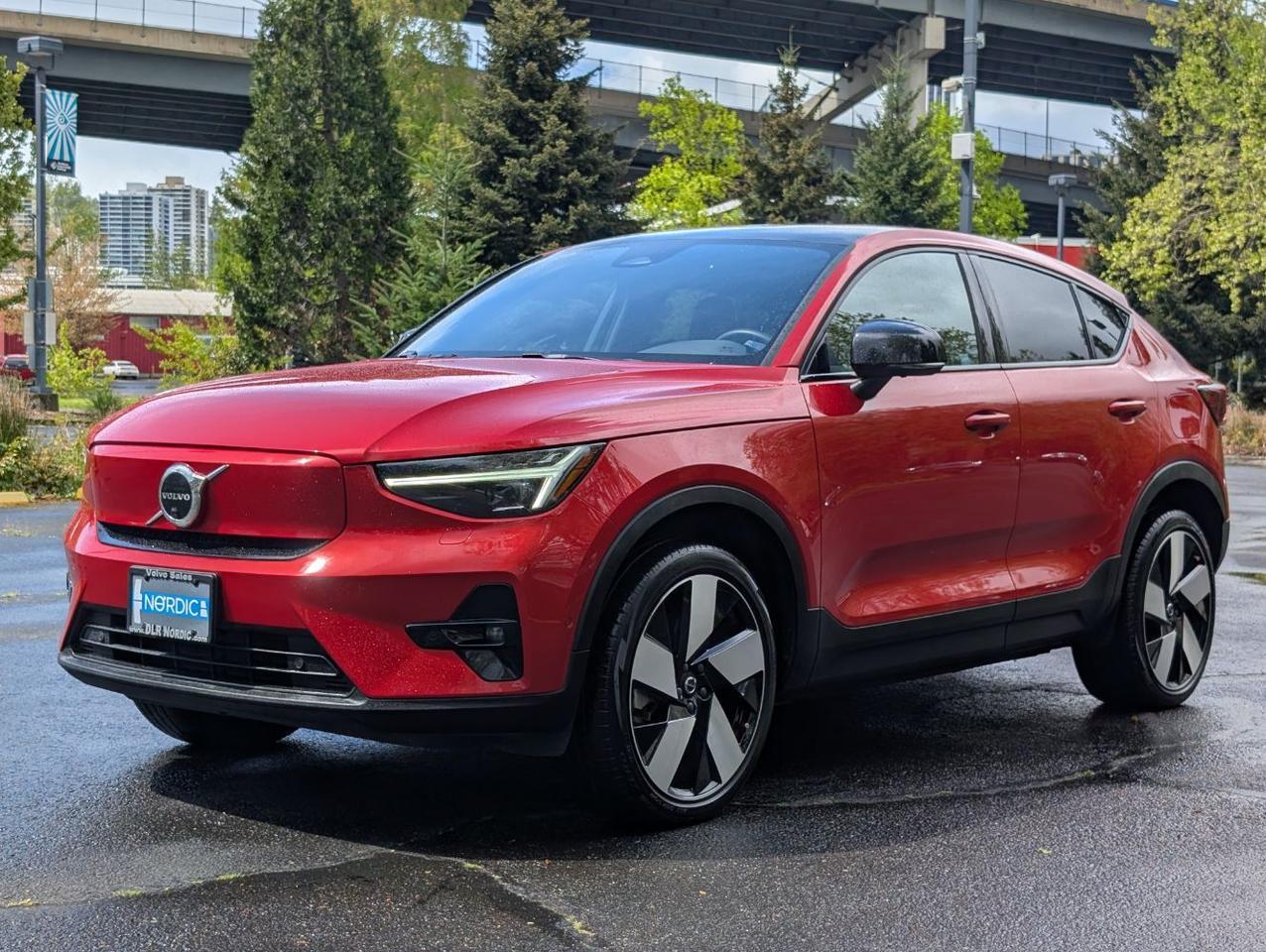 2023 Volvo C40 Recharge AWD Twin Motor ULTIMATE | 402hp, HK Premium Audio, Pilot Assist, 360 Cam, 4 Heated Seats & Wheel Portland OR