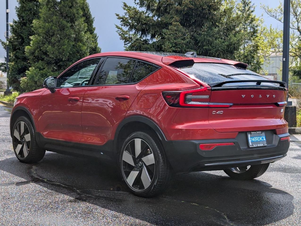 2023 Volvo C40 Recharge AWD Twin Motor ULTIMATE | 402hp, HK Premium Audio, Pilot Assist, 360 Cam, 4 Heated Seats & Wheel Portland OR