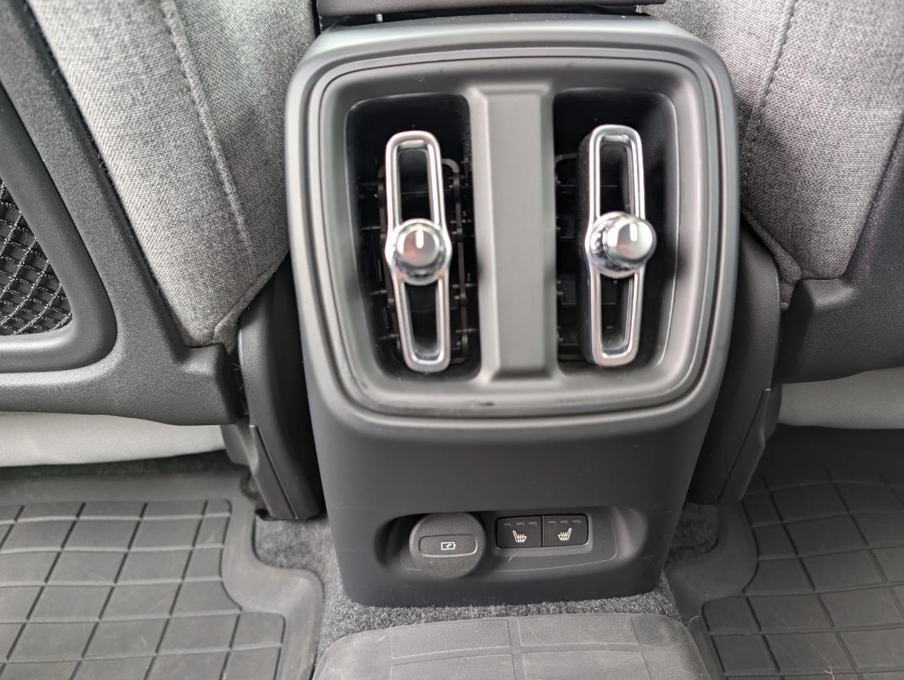 2023 Volvo C40 Recharge Dual Motor AWD ULTIMATE | 402hp, HK Premium Audio, Pilot Assist, 360° Cam, 4 Heated Seats & Wheel Portland OR