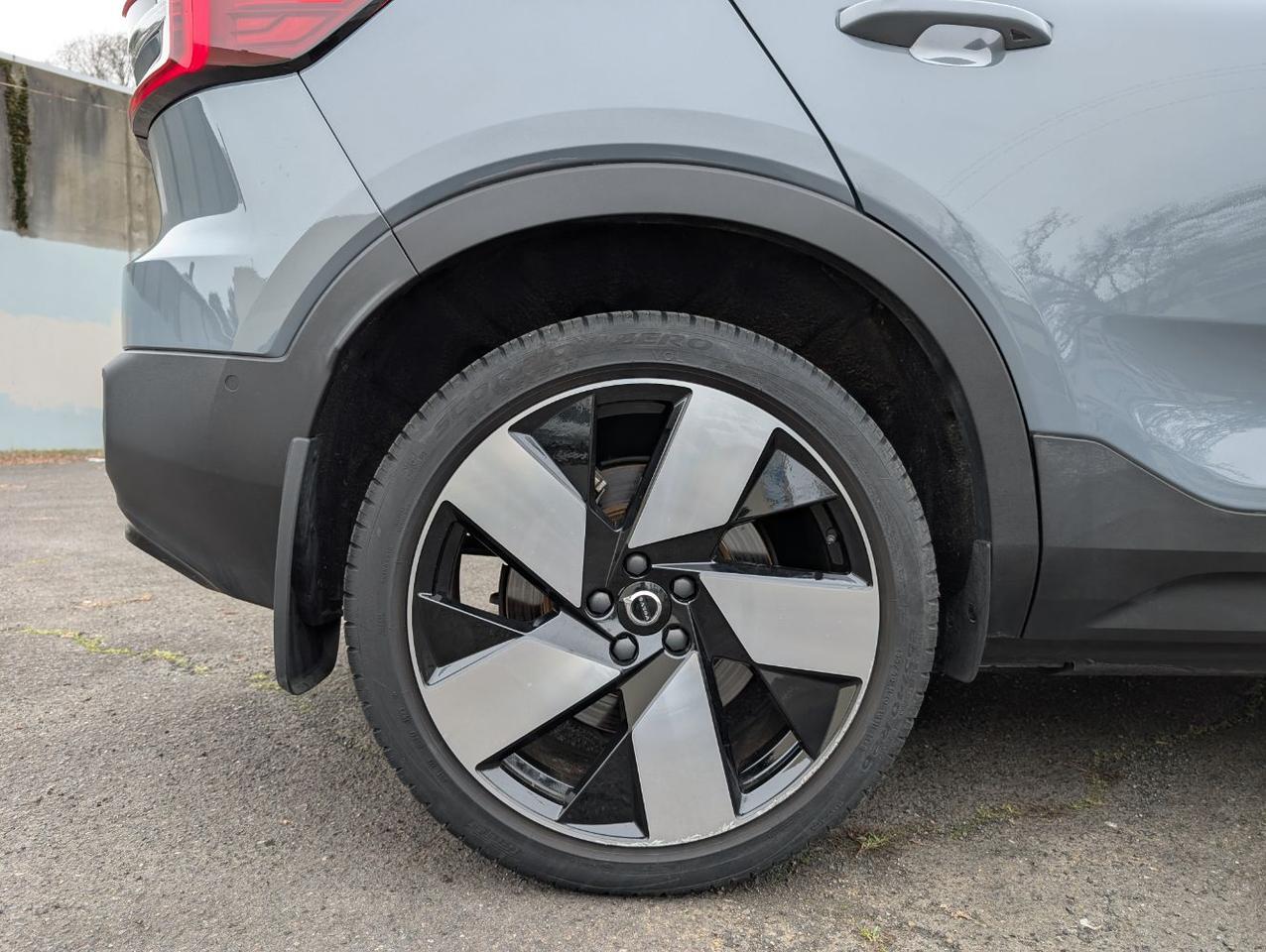 2023 Volvo C40 Recharge Dual Motor AWD ULTIMATE | 402hp, HK Premium Audio, Pilot Assist, 360° Cam, 4 Heated Seats & Wheel Portland OR