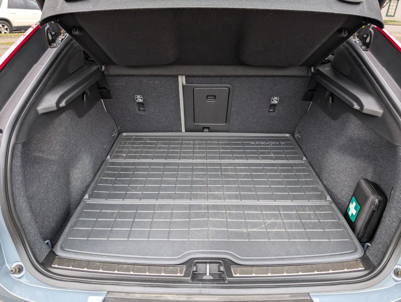 2023 Volvo C40 Recharge Dual Motor AWD ULTIMATE | 402hp, HK Premium Audio, Pilot Assist, 360° Cam, 4 Heated Seats & Wheel Portland OR