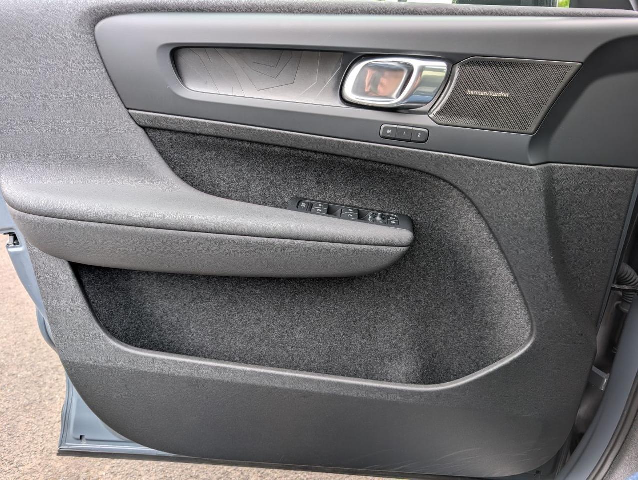 2023 Volvo C40 Recharge Dual Motor AWD ULTIMATE | 402hp, HK Premium Audio, Pilot Assist, 360° Cam, 4 Heated Seats & Wheel Portland OR