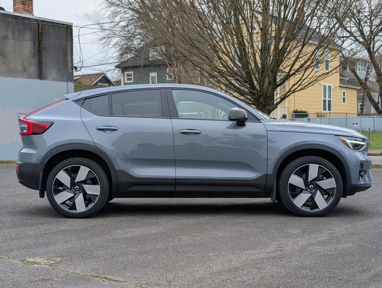 2023 Volvo C40 Recharge Dual Motor AWD ULTIMATE | 402hp, HK Premium Audio, Pilot Assist, 360° Cam, 4 Heated Seats & Wheel Portland OR