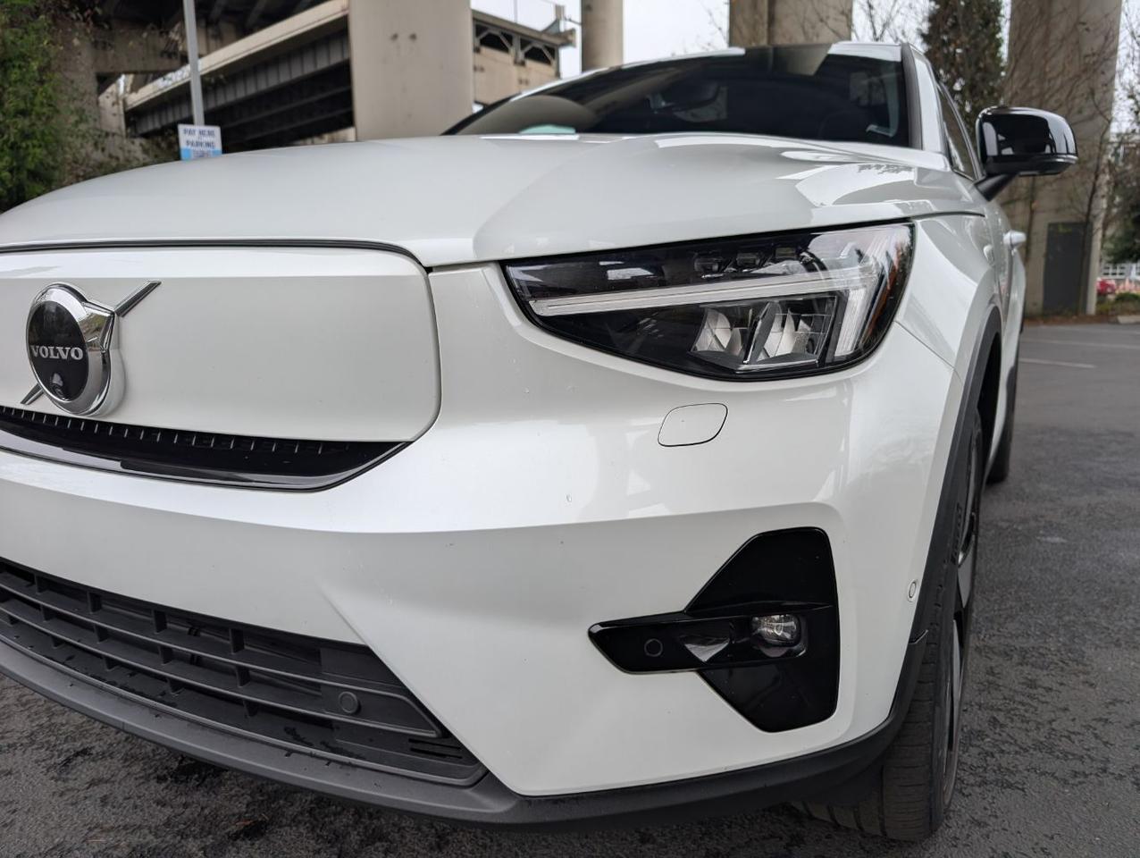 2023 Volvo C40 Recharge P8 Twin Engine PLUS w/High Performance Audio, Heat Pump, 360 Cam, 4 Heated Seats & Wheel Portland OR