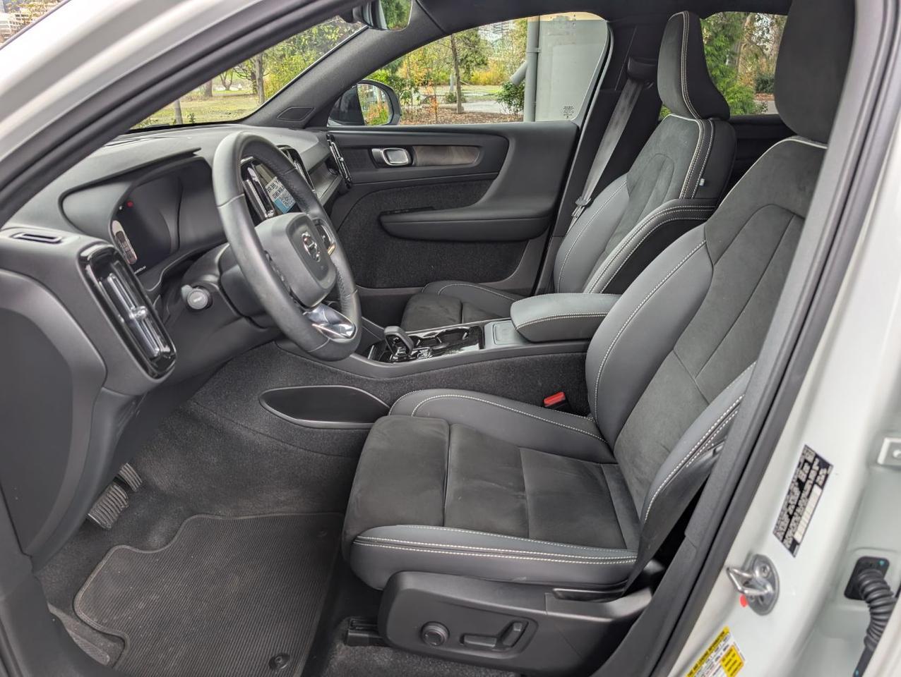 2023 Volvo C40 Recharge P8 Twin Engine PLUS w/High Performance Audio, Heat Pump, 360 Cam, 4 Heated Seats & Wheel Portland OR