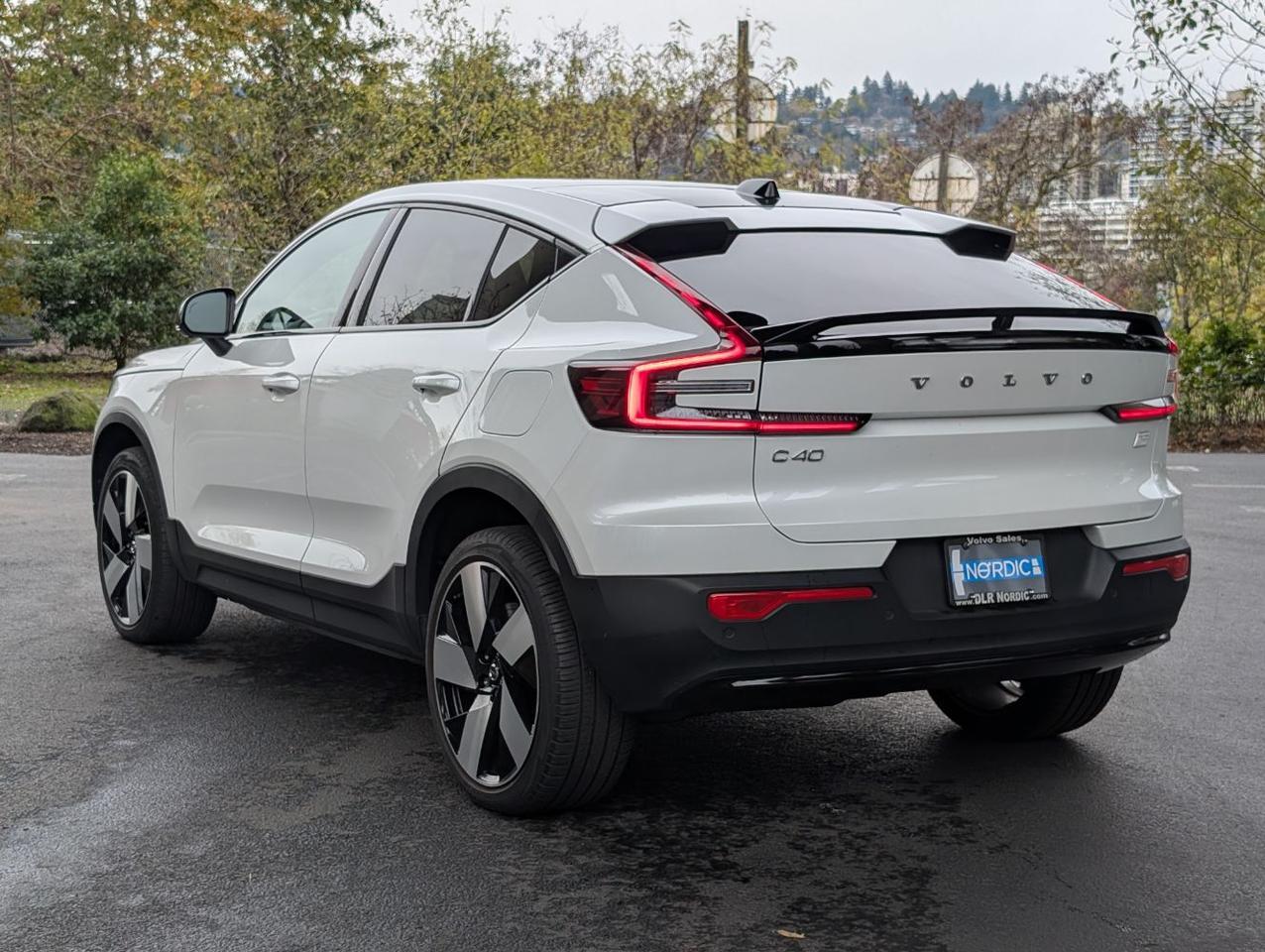 2023 Volvo C40 Recharge P8 Twin Engine PLUS w/High Performance Audio, Heat Pump, 360 Cam, 4 Heated Seats & Wheel Portland OR