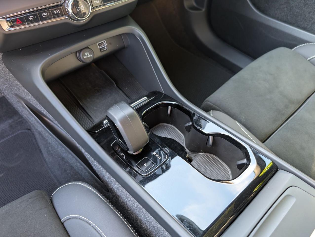 2023 Volvo C40 Recharge P8 Twin Engine ULTIMATE w/Harman Kardon, Pilot Assist, 360 Cam, 4 Heated Seats & Wheel Portland OR