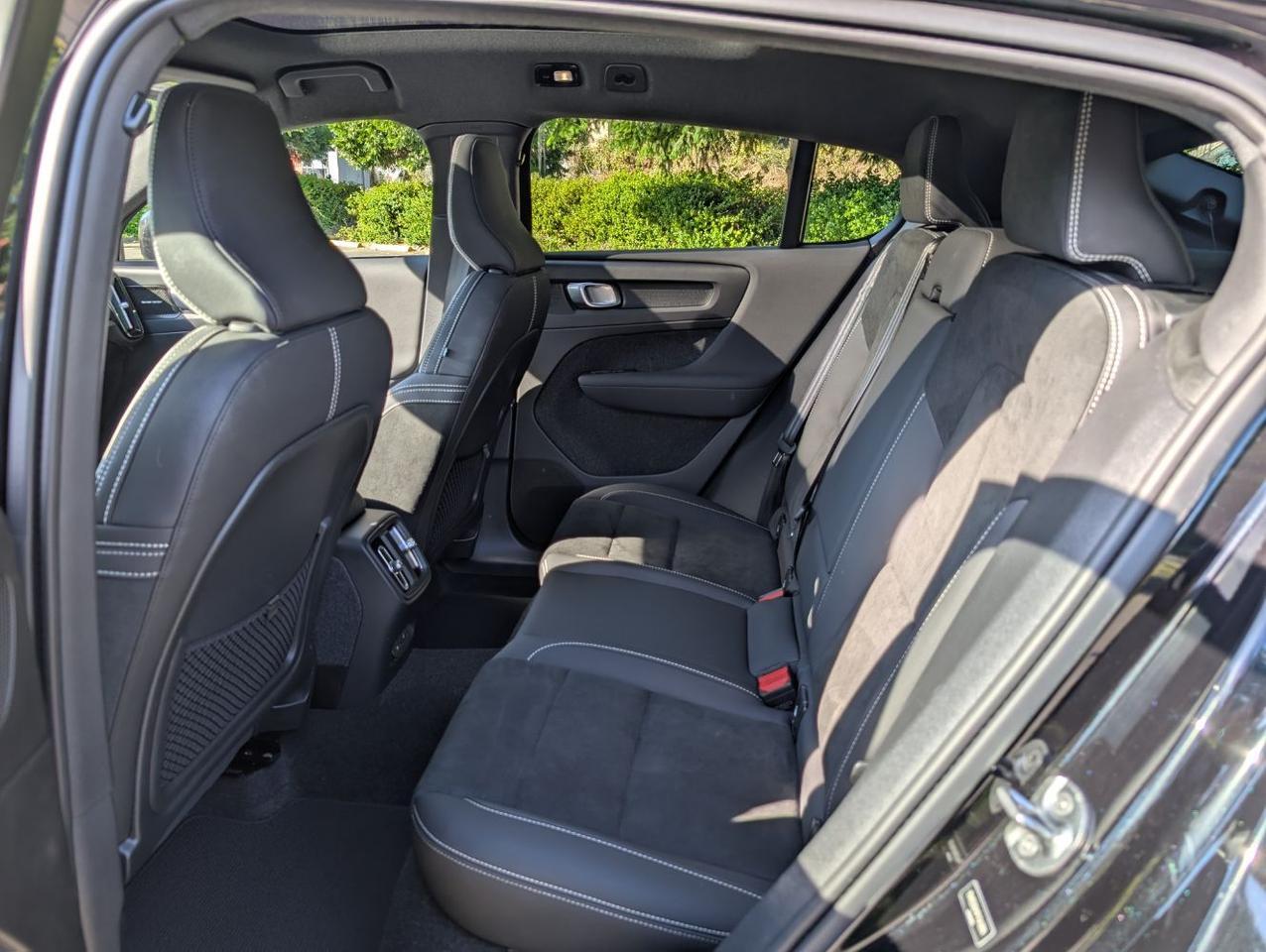 2023 Volvo C40 Recharge P8 Twin Engine ULTIMATE w/Harman Kardon, Pilot Assist, 360 Cam, 4 Heated Seats & Wheel Portland OR