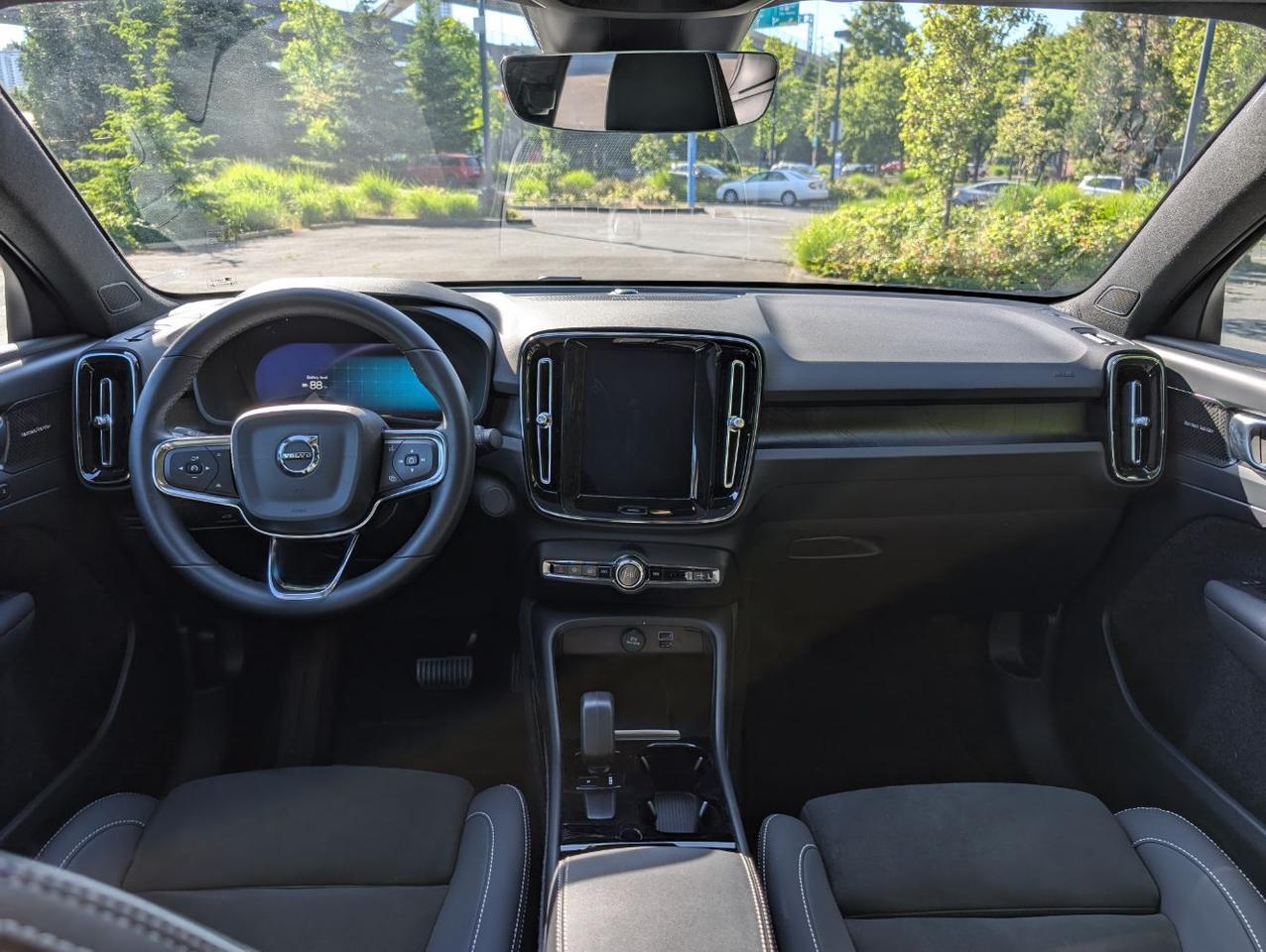 2023 Volvo C40 Recharge P8 Twin Engine ULTIMATE w/Harman Kardon, Pilot Assist, 360 Cam, 4 Heated Seats & Wheel Portland OR