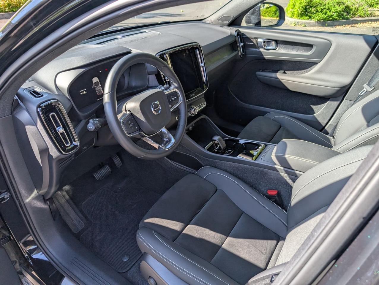 2023 Volvo C40 Recharge P8 Twin Engine ULTIMATE w/Harman Kardon, Pilot Assist, 360 Cam, 4 Heated Seats & Wheel Portland OR