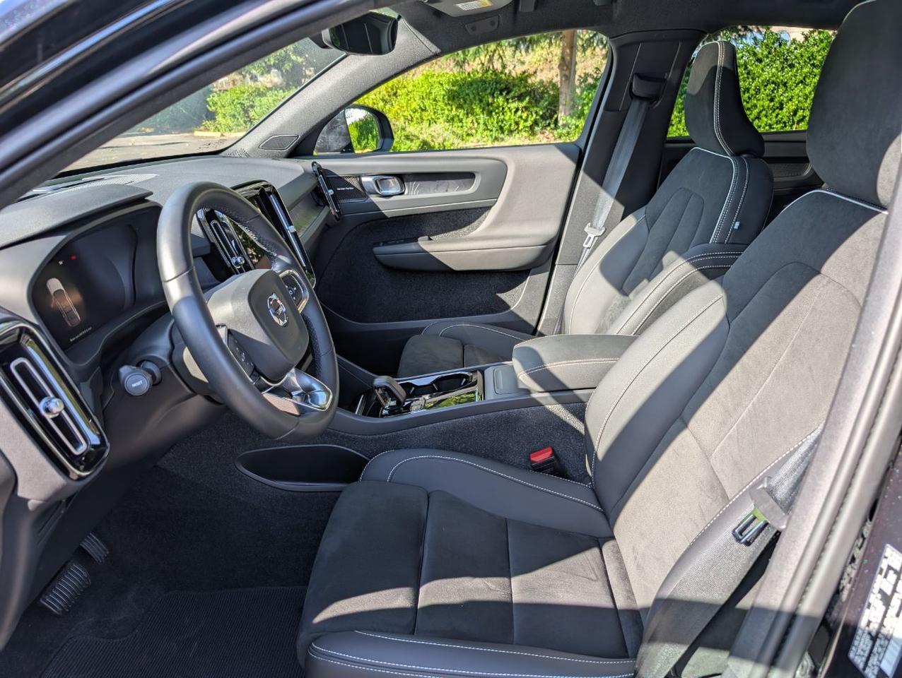 2023 Volvo C40 Recharge P8 Twin Engine ULTIMATE w/Harman Kardon, Pilot Assist, 360 Cam, 4 Heated Seats & Wheel Portland OR