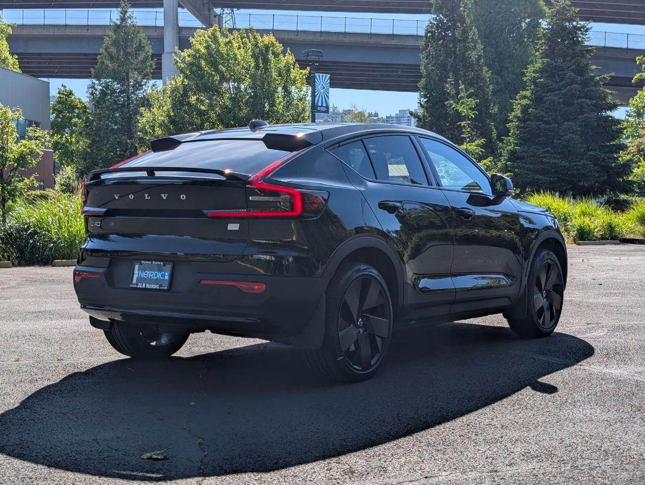 2023 Volvo C40 Recharge P8 Twin Engine ULTIMATE w/Harman Kardon, Pilot Assist, 360 Cam, 4 Heated Seats & Wheel Portland OR