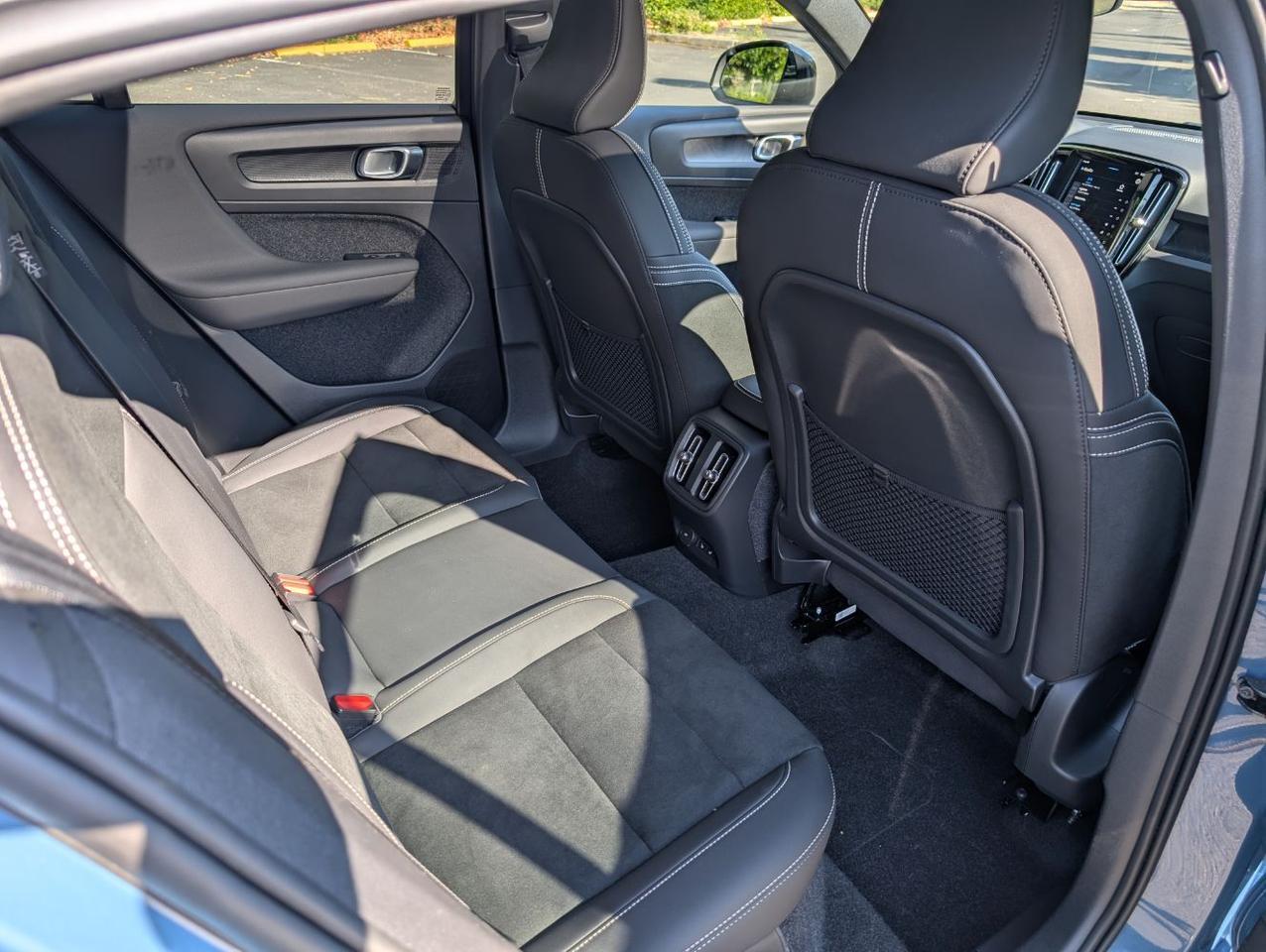 2023 Volvo C40 Recharge P8 Twin Engine ULTIMATE w/Harman Kardon, Pilot Assist, 360 Cam, 4 Heated Seats & Wheel Portland OR