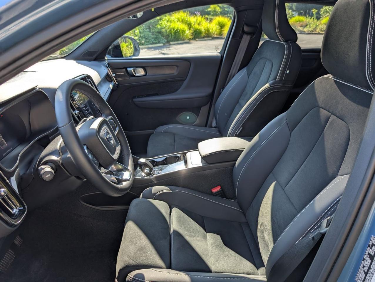 2023 Volvo C40 Recharge P8 Twin Engine ULTIMATE w/Harman Kardon, Pilot Assist, 360 Cam, 4 Heated Seats & Wheel Portland OR