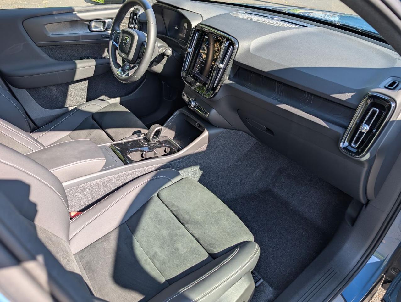 2023 Volvo C40 Recharge P8 Twin Engine ULTIMATE w/Harman Kardon, Pilot Assist, 360 Cam, 4 Heated Seats & Wheel Portland OR