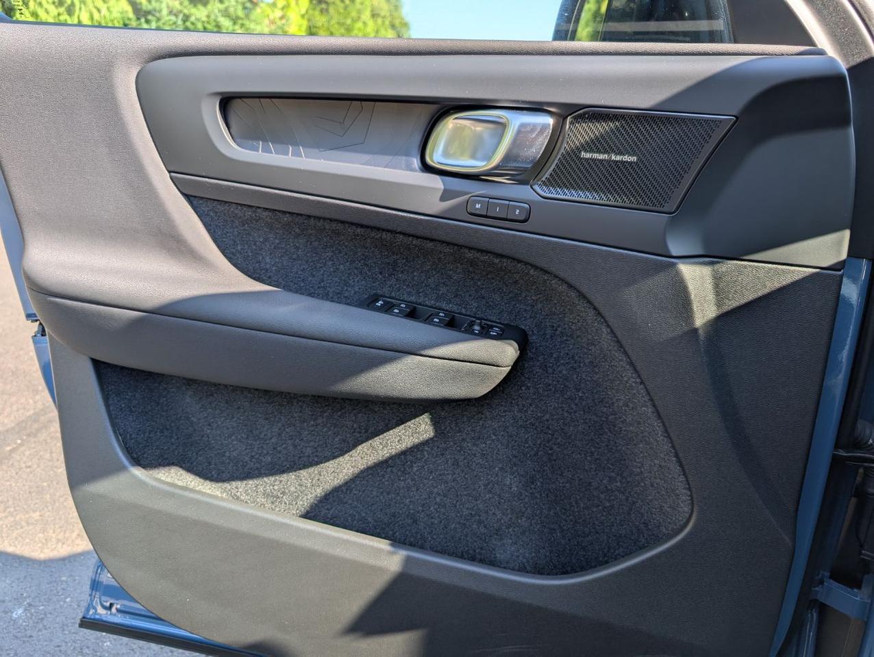 2023 Volvo C40 Recharge P8 Twin Engine ULTIMATE w/Harman Kardon, Pilot Assist, 360 Cam, 4 Heated Seats & Wheel Portland OR