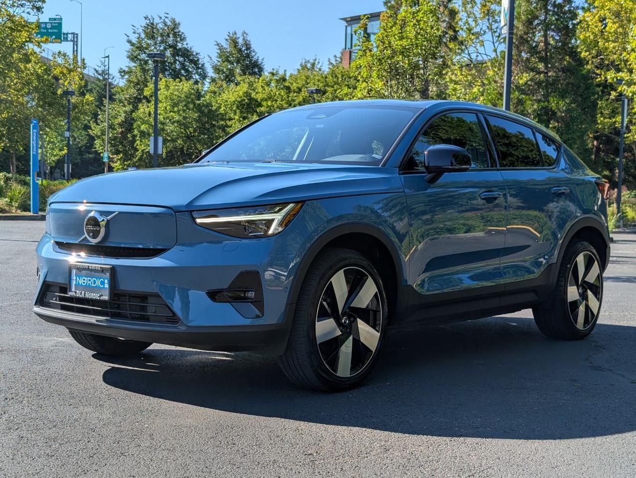 2023 Volvo C40 Recharge P8 Twin Engine ULTIMATE w/Harman Kardon, Pilot Assist, 360 Cam, 4 Heated Seats & Wheel Portland OR