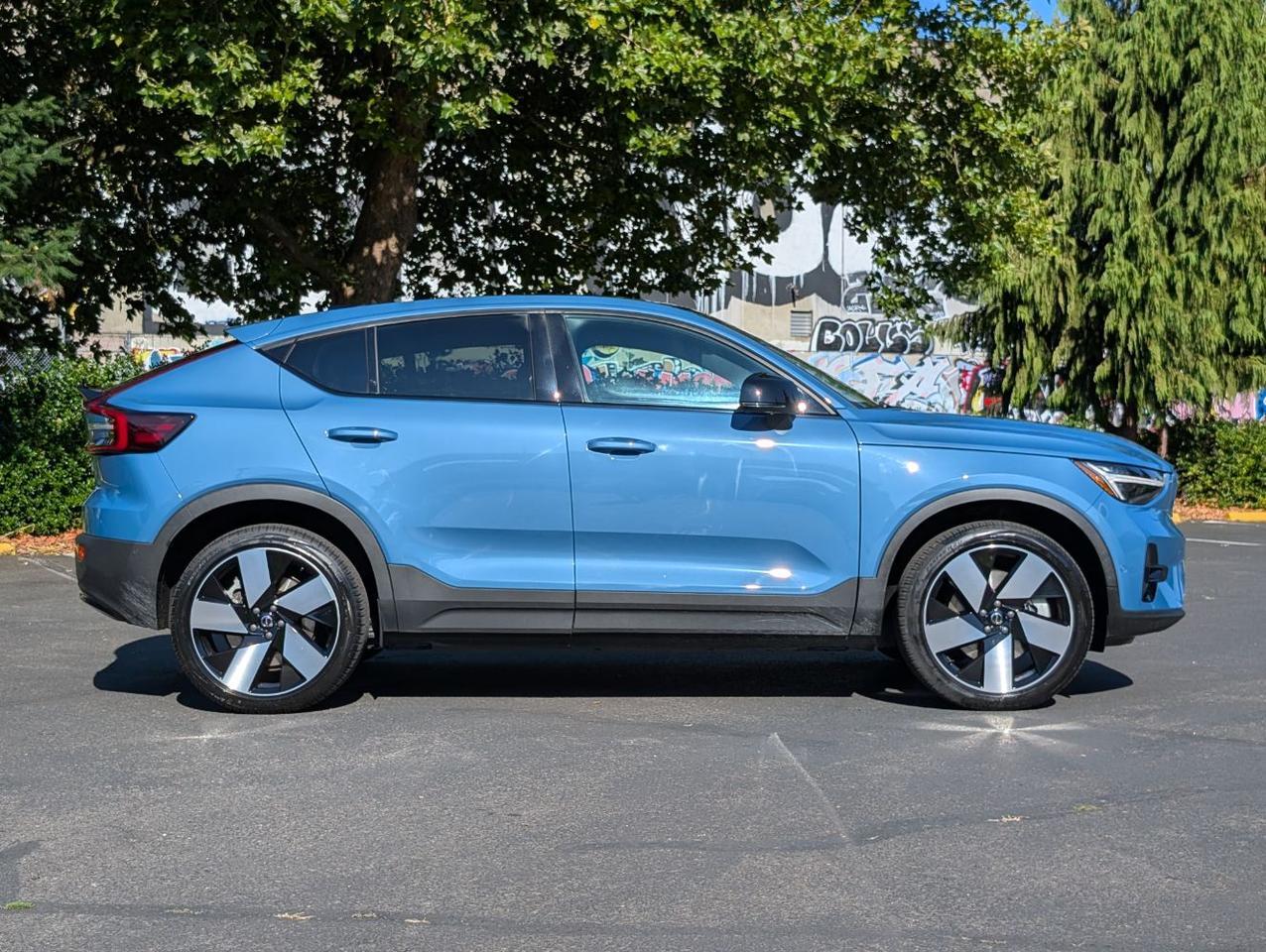 2023 Volvo C40 Recharge P8 Twin Engine ULTIMATE w/Harman Kardon, Pilot Assist, 360 Cam, 4 Heated Seats & Wheel Portland OR