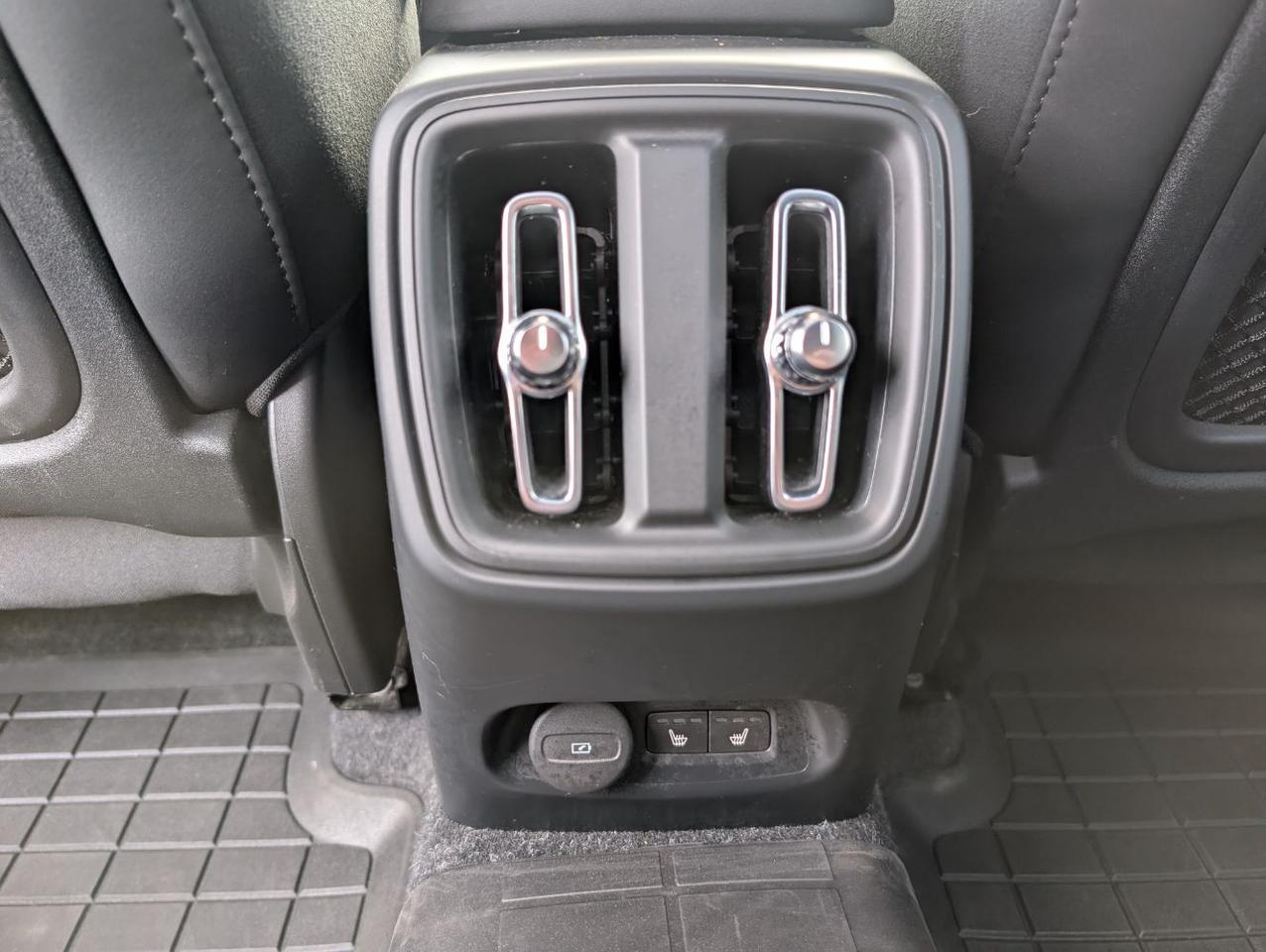 2023 Volvo C40 Recharge P8 Twin Engine ULTIMATE w/Harman Kardon, Pilot Assist, 360 Cam, 4 Heated Seats & Wheel Portland OR