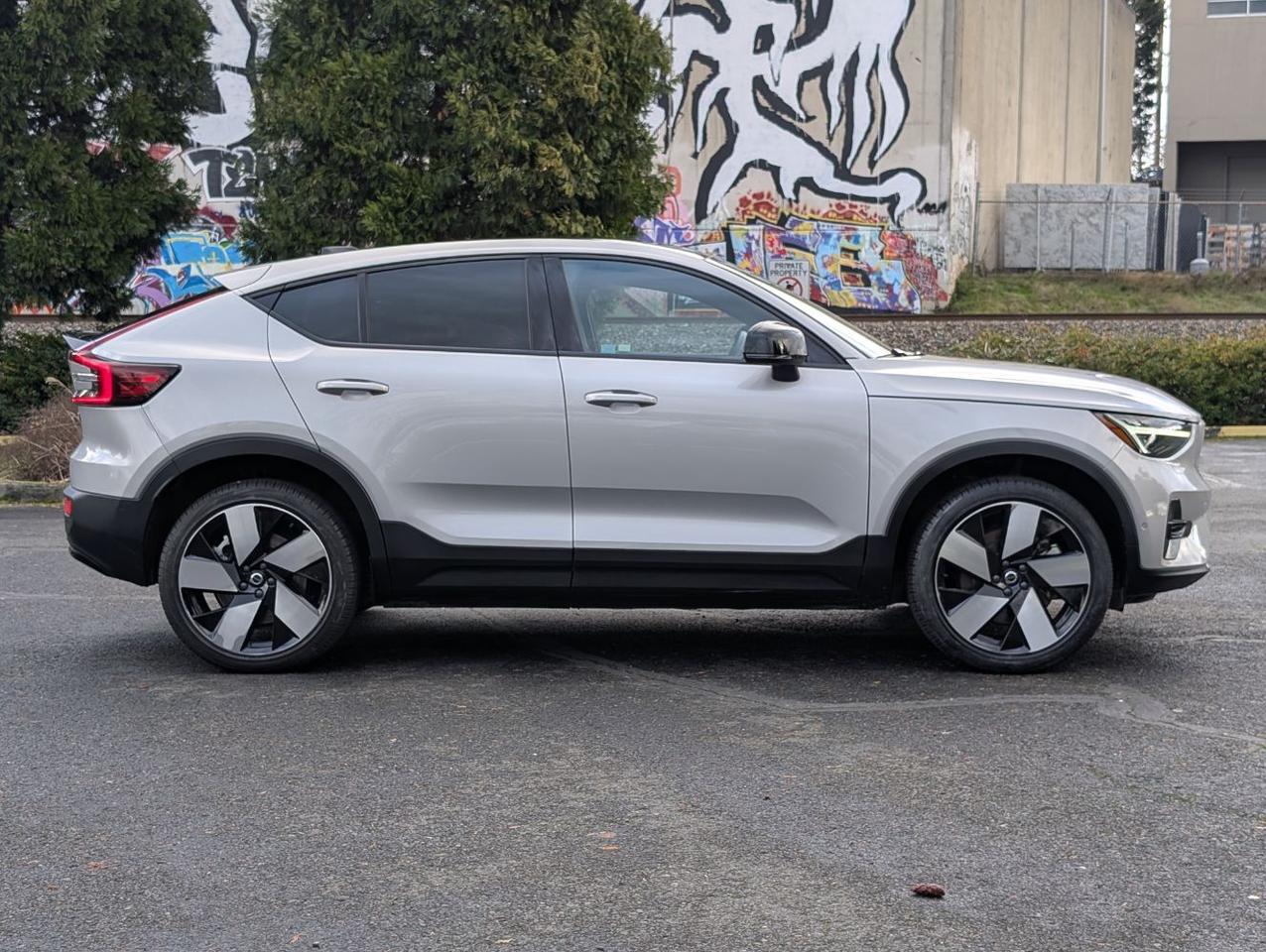 2023 Volvo C40 Recharge P8 Twin Engine ULTIMATE w/Harman Kardon, Pilot Assist, 360 Cam, 4 Heated Seats & Wheel Portland OR