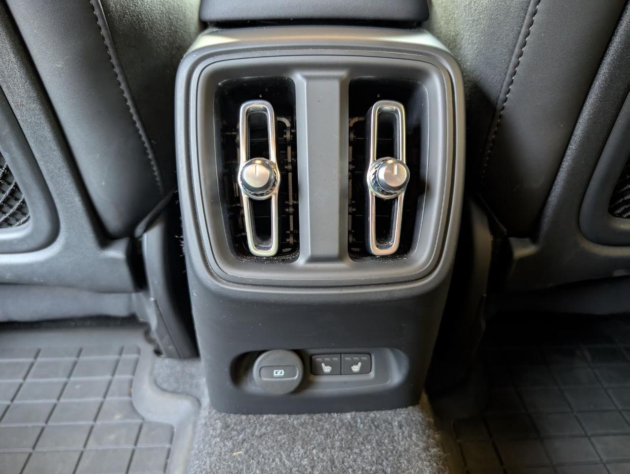 2023 Volvo C40 Recharge P8 Twin Motor ULTIMATE w/Harman Kardon, Pilot Assist, 360 Cam, 4 Heated Seats & Wheel Portland OR