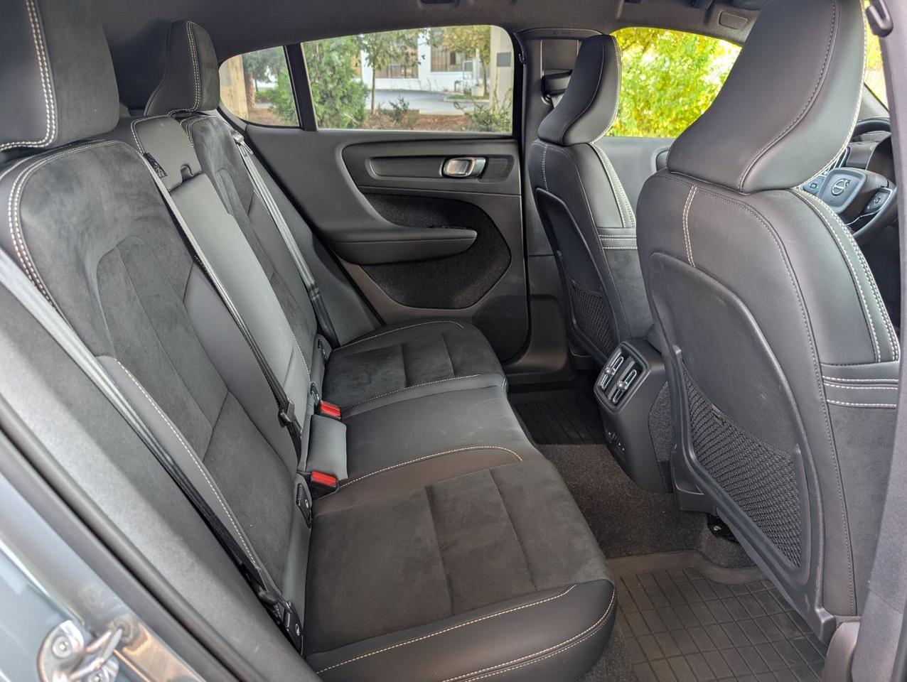 2023 Volvo C40 Recharge P8 Twin Motor ULTIMATE w/Harman Kardon, Pilot Assist, 360 Cam, 4 Heated Seats & Wheel Portland OR