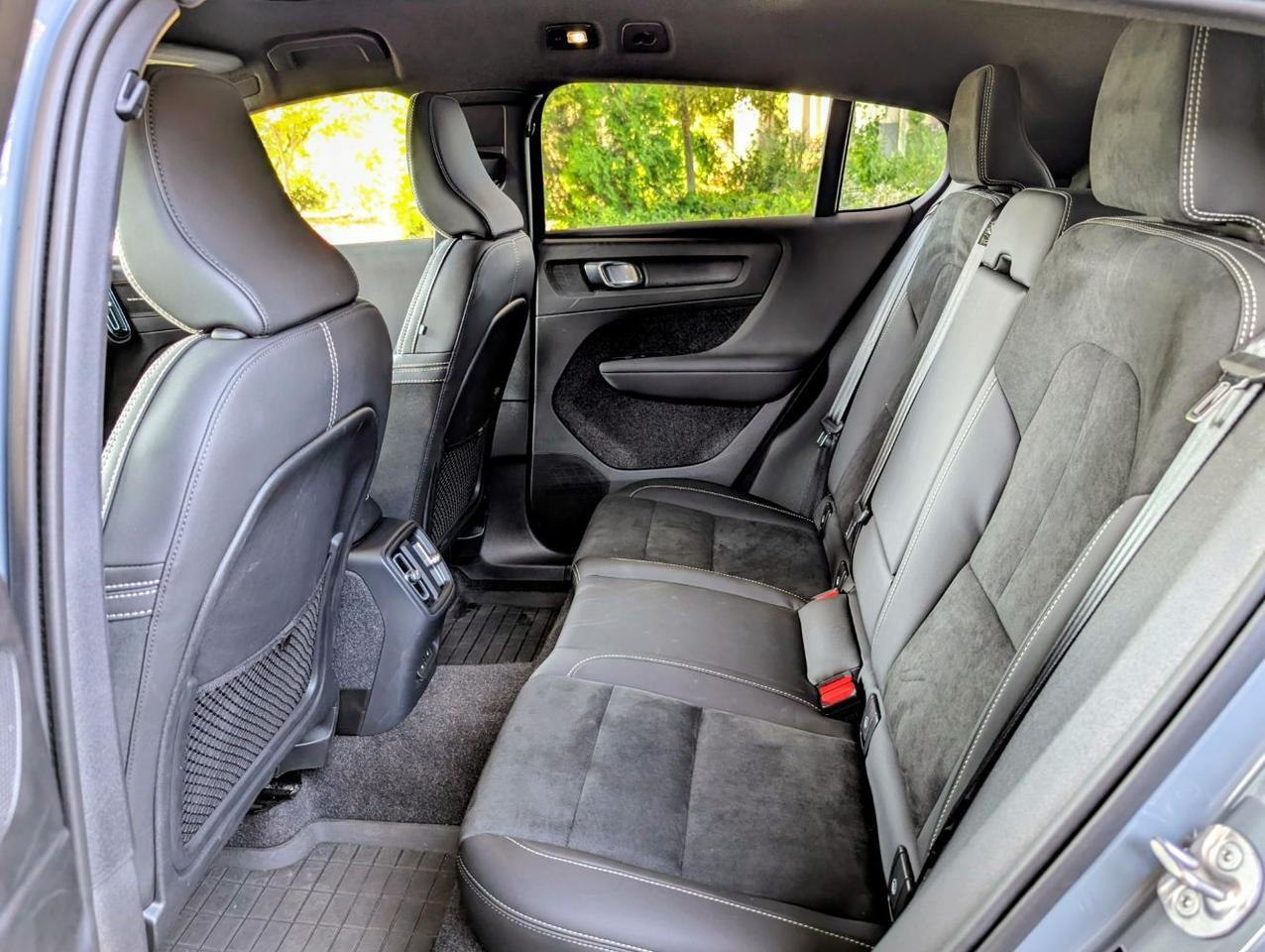 2023 Volvo C40 Recharge P8 Twin Motor ULTIMATE w/Harman Kardon, Pilot Assist, 360 Cam, 4 Heated Seats & Wheel Portland OR
