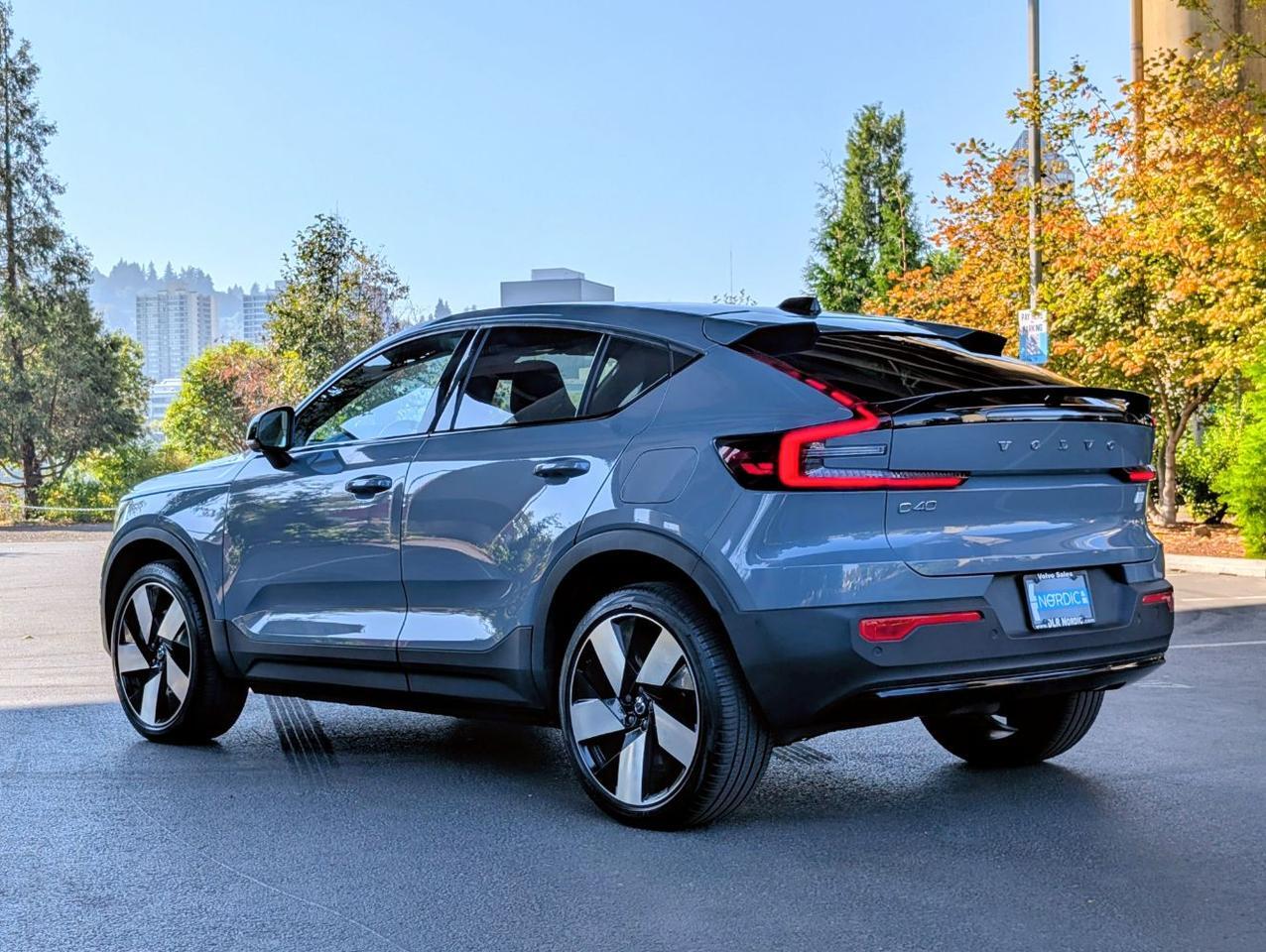 2023 Volvo C40 Recharge P8 Twin Motor ULTIMATE w/Harman Kardon, Pilot Assist, 360 Cam, 4 Heated Seats & Wheel Portland OR