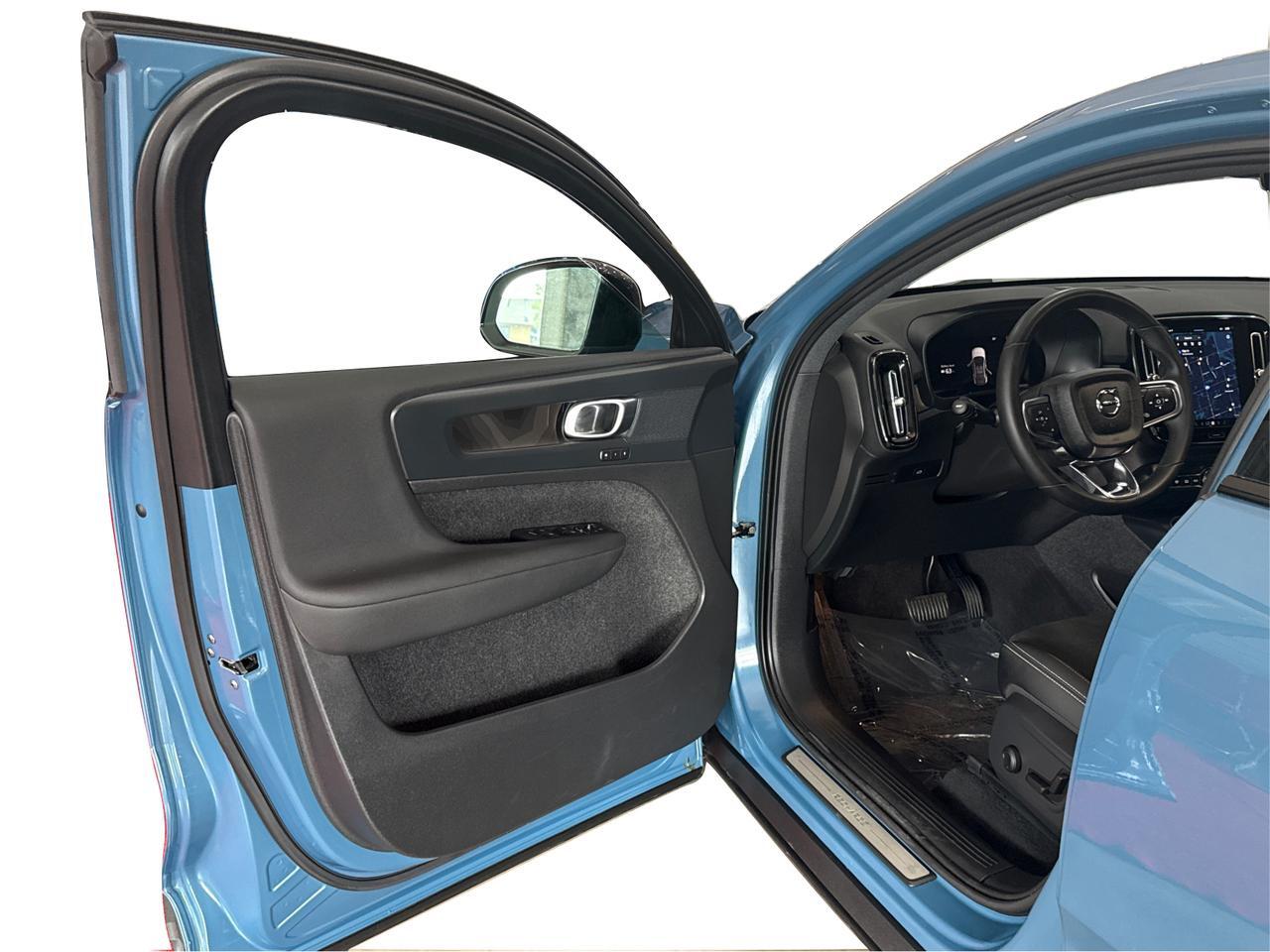 2023 Volvo C40 Recharge Pure Electric Pure Electric Plus Twin eAWD/NO ACCIDENT/CLEAN CARFAX/ONE OWNER Richmond Hill ON