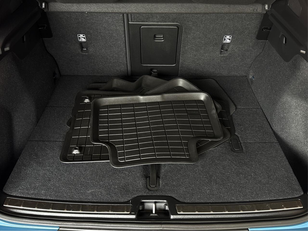 2023 Volvo C40 Recharge Pure Electric Pure Electric Plus Twin eAWD/NO ACCIDENT/CLEAN CARFAX/ONE OWNER Richmond Hill ON