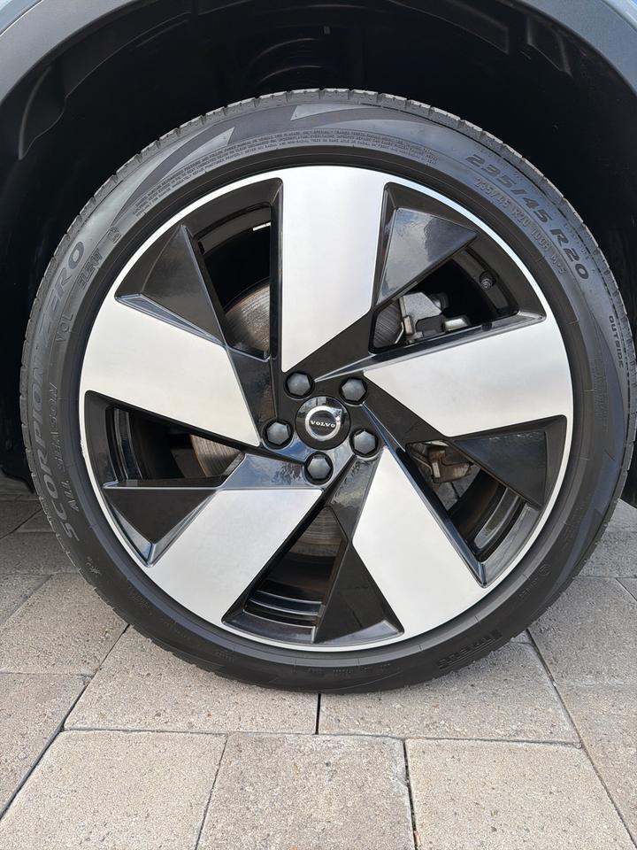 2023 Volvo C40 Recharge Pure Electric Twin Plus Bend OR