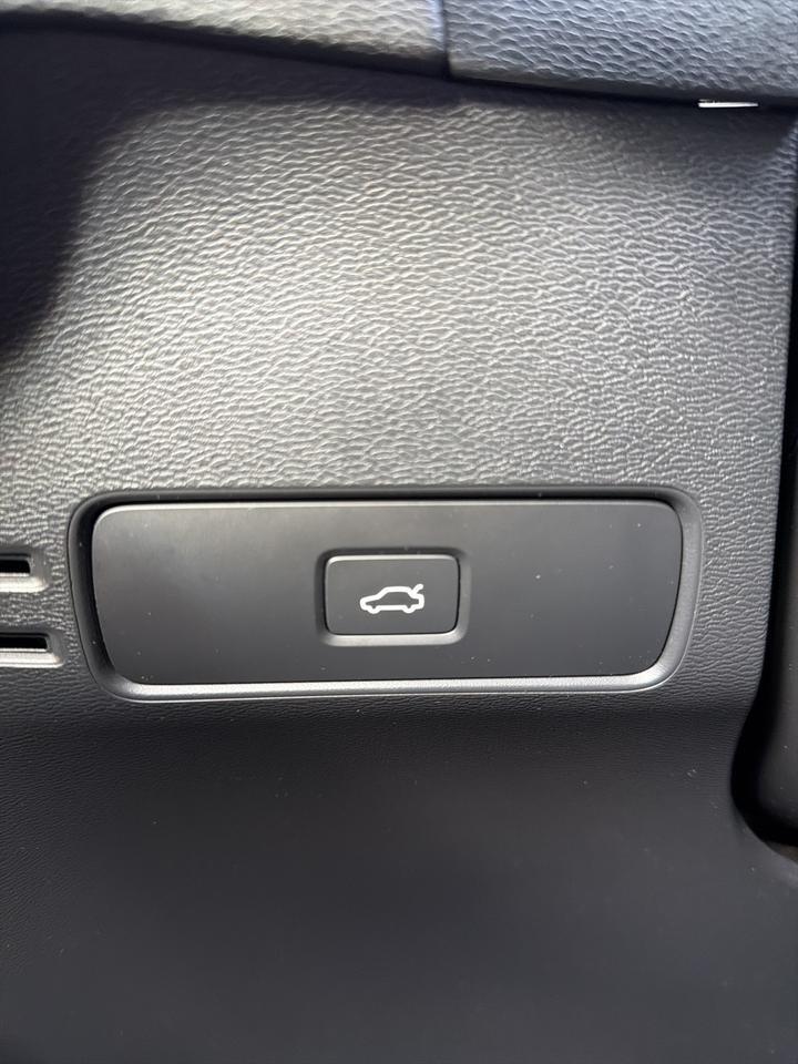 2023 Volvo C40 Recharge Pure Electric Twin Plus Bend OR