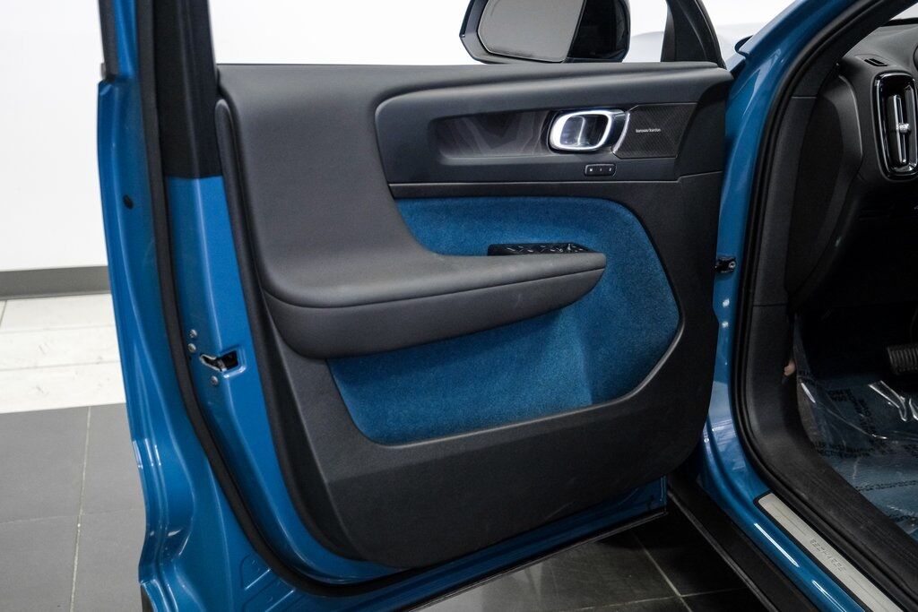 2023 Volvo C40 Recharge Ultimate photo 38